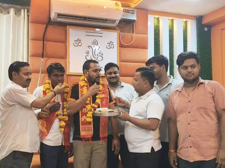 अभिषेक राजपूत वाराणसी-वडनगर बाइक यात्रा में शामिल होने रवाना: पीएम मोदी के सार्वजनिक जीवन के 25 साल पूरे हो...