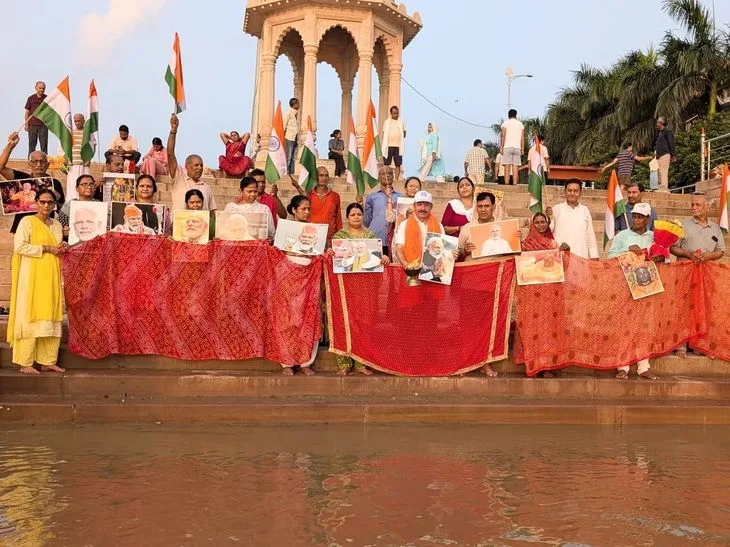 वाराणसी में पीएम मोदी के जन्मदिन पर गंगा पूजन: वैदिक मंत्रों के बीच गंगा पूजन, प्रधानमंत्री की दीर्घायु की ...