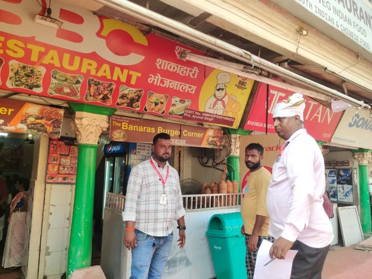 वाराणसी के नरिया वार्ड में निगम ने डस्टबिन बांटे: स्वच्छता के लिए नगर निगम की पहल, कुछ ने सराहा तो कुछ बोले...