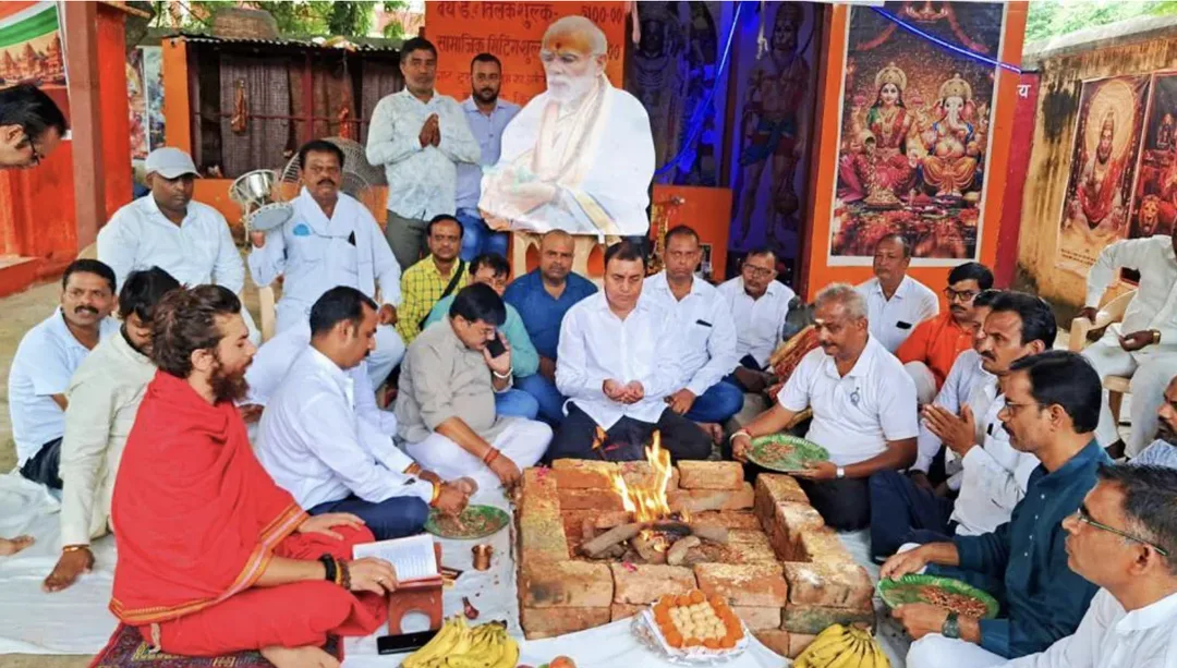 Prayers offered at Varanasi ghats to mark PM Modi's 76th birthday | Bikers will collect Ganga water from Varanasi | Inshorts