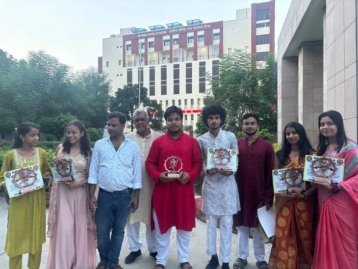 काशी कला महोत्सव में सीतामढ़ी के छात्रों को मिला पहला स्थान, बधाई