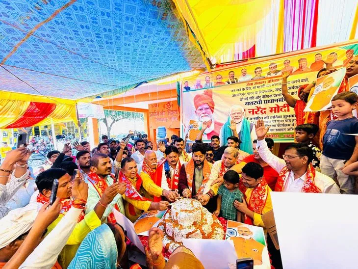 वाराणसी में विश्वकर्मा जयंती और पीएम मोदी का जन्मदिन कार्यक्रम: झंझौर मंदिर में जुटे ग्रामीण और भाजपा कार्य...