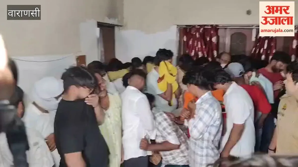 वाराणसी में जुए के अड्डे पर पुलिस का छापा, VIDEO