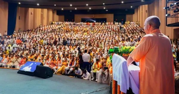 काशी से शुरू हुआ ‘सेवा संकल्प अभियान’, CM योगी बोले- गांवों में दिख रहा 25 साल की सेवा यात्रा का असर