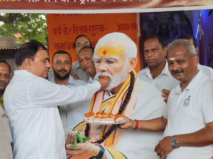 पीएम मोदी के जन्मदिन पर ट्रस्ट ने किया हवन-पूजन: वाराणसी के हनुमान मंदिर में उत्तम स्वास्थ्य और राष्ट्र विक...