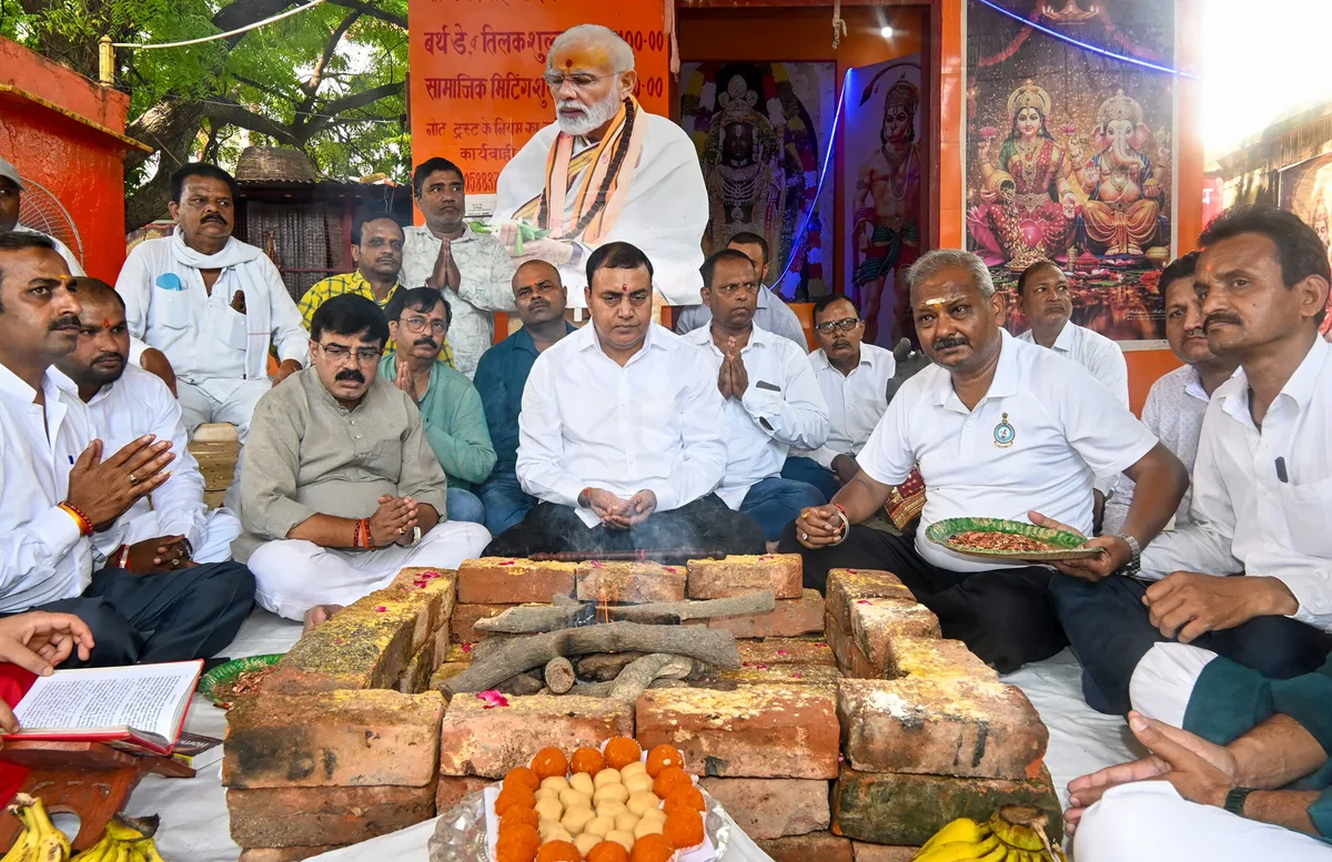 Varanasi: BJP workers perform havan for PM Modi’s longevity #Gallery
