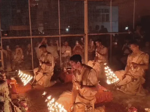 PM मोदी के जन्मदिन पर विशेष आरती हुई, VIDEO: वाराणसी में दीपों से जगमगाया गंगा घाट, बाबा विश्वनाथ से की दीर...