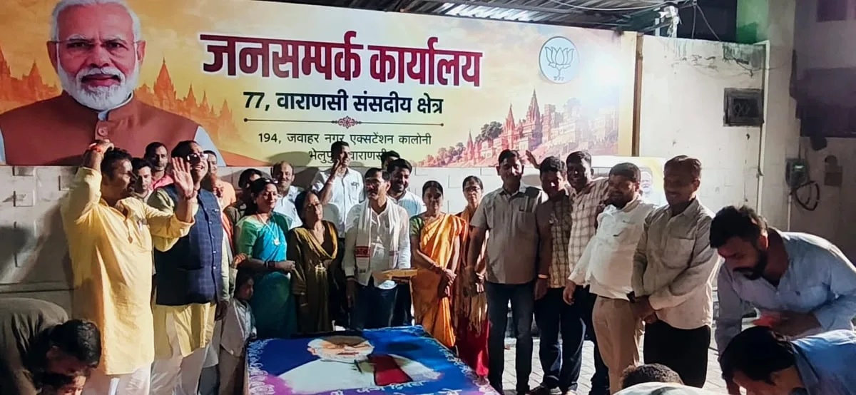 मोदी के जन्मदिन की पूर्व संध्या पर जनसंपर्क कार्यालय में जले दीप
