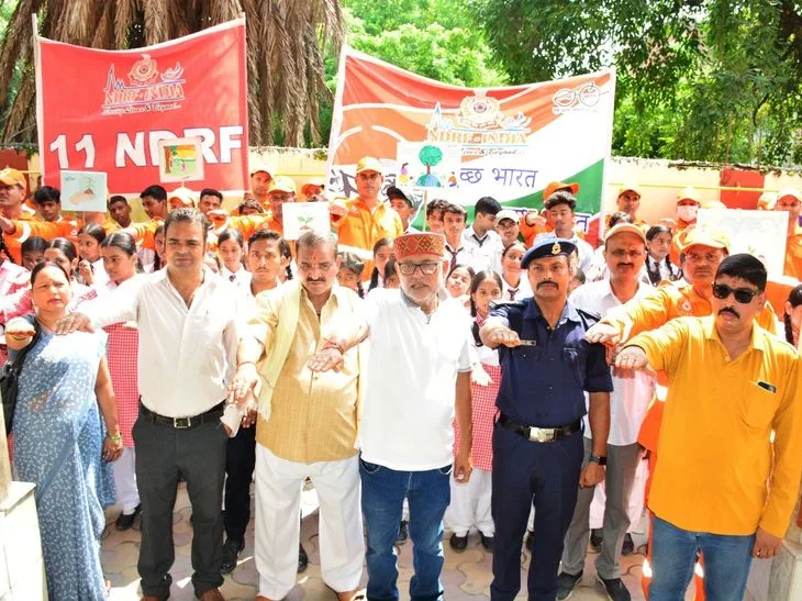 एनडीआरएफ ने पीएम मोदी के जन्मदिन पर लगाए पौधे: वाराणसी में स्वच्छता अभियान और चिकित्सा शिविर भी लगाया