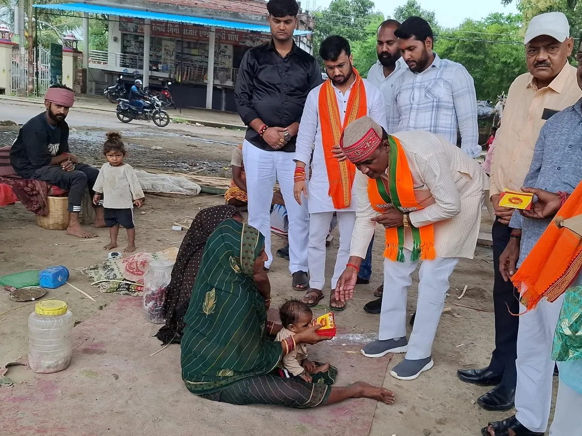 भाजपा जिलाध्यक्ष ने पौधरोपण किया, जरूरतमंदों को बांटी राहत सामग्री: वाराणसी में पीएम मोदी के सार्वजनिक जीवन...