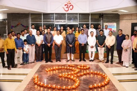 लखनऊ, वाराणसी, सैफई के चिकित्सा संस्थानों में धूमधाम से मनाया गया मोदी का जन्मदिन