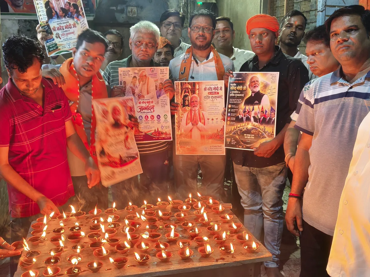 पीएम मोदी के जन्मदिन पर वाराणसी में दीपोत्सव: नीमा माता मंदिर में कार्यकर्ताओं ने दीप जलाया, उत्तम स्वास्थ्...