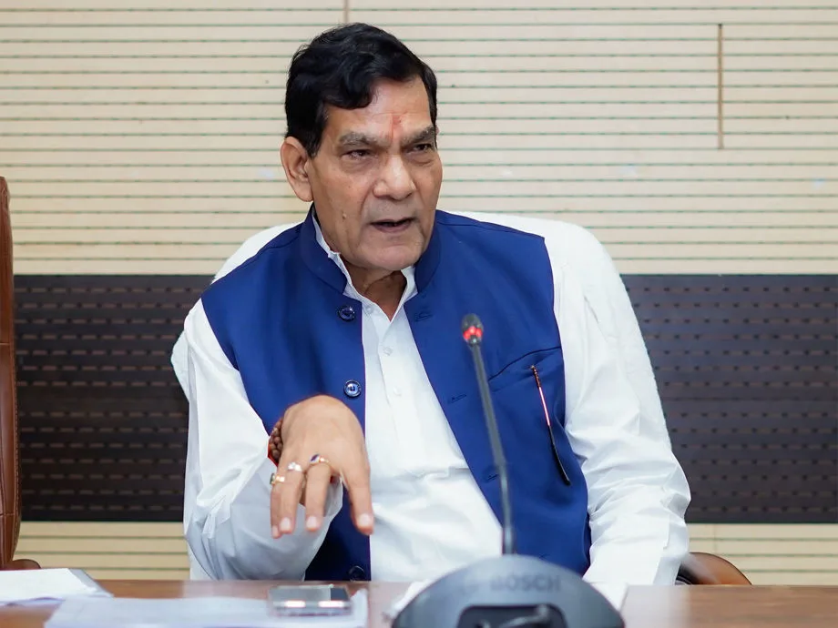 Minister Cracks Down on Waterlogging Negligence in Varanasi