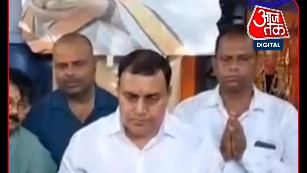 PM मोदी के जन्मदिन से पहले काशी में हवन-पूजन, कटआउट को खिलाई मिठाई