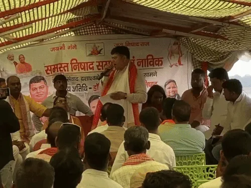 एक रोटी कम खाइए,लेकिन बच्चों को जरूर पढ़ाइए: काशी में नाविकों से बोले मंत्री राजभूषण चौधरी,कहा- हाइड्रोजन न...