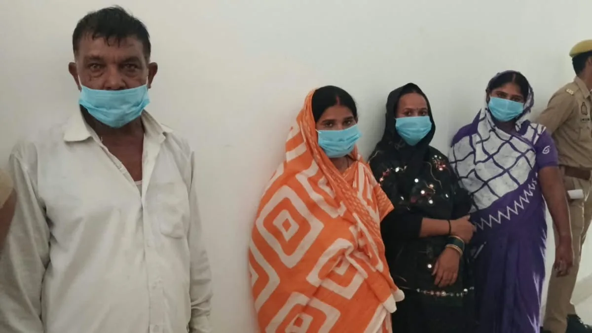 एक्शन में वाराणसी पुलिस: ऑटो में महिला की चेन चोरी करने वाले गिरोह का पर्दाफाश, तीन महिलाएं समेत चार गिरफ्तार