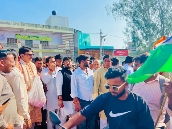 वडनगर-काशी यात्रा का स्वागत, विधायक धीरेन्द्र सिंह ने जताया आभार: पीएम मोदी के जीवन-सफर को समर्पित यात्रा म...