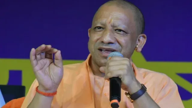 काशी में बोले सीएम योगी आदित्‍यनाथ - 'प्रदेश के आंगनबाड़ी केंद्रों के बच्चों को दो-दो यूनिफार्म देगी सरकार'