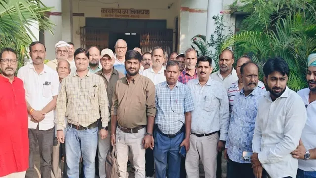 वाराणसी में स्‍कूल के लिए किसानों ने दान कर दी अपनी दस ब‍िस्‍वा जमीन, 27 किसान एक साथ रजिस्ट्री कराने पहुंचे
