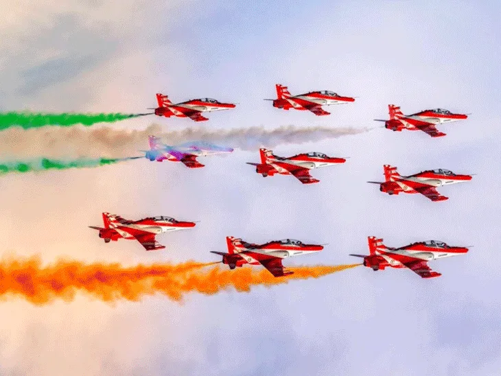 Air Show- चेतक हेलीकॉप्टर गंगा में करेंगे पुष्पवर्षा: सूर्य किरण के गंगा फर्मेशन से होगा शुरू, दशाश्व के फ्...