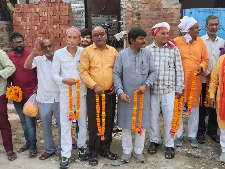 मया बाजार तिराहे पर भाजपा कार्यकर्ताओं ने किया स्वागत, बड़नगर से काशी तक चलेगी