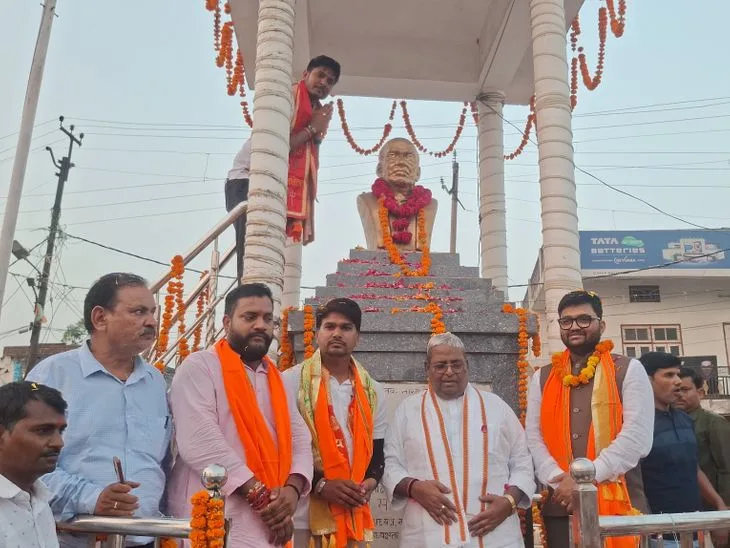 बडनगर से काशी जा रही बाइक रैली फतेहपुर पहुंची: भाजपा कार्यकर्ताओं ने स्वागत कर सरदार पटेल की प्रतिमा पर माल...
