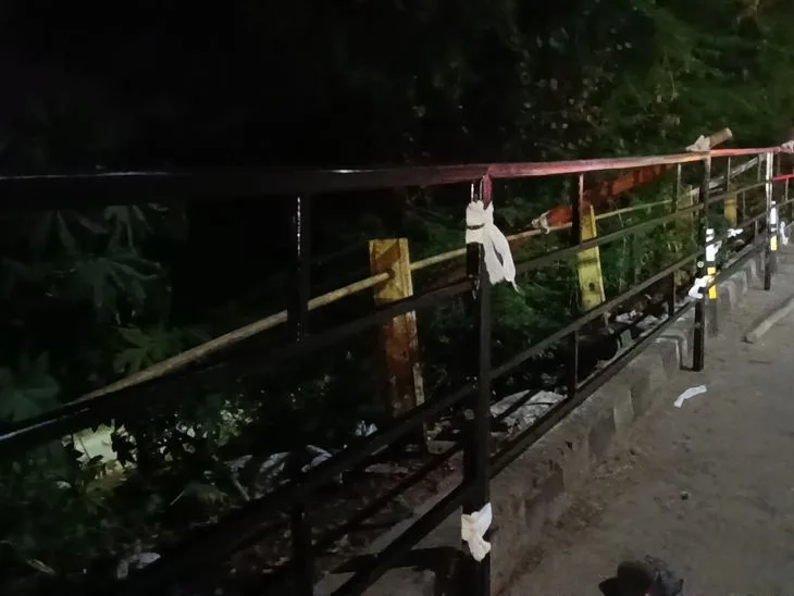 वाराणसी एयर शो के लिए नमो घाट पर सुरक्षा बढ़ाई: राजघाट पुल के पास लग रही लोहे की रेलिंग, पीएम मोदी भी आ सकत...