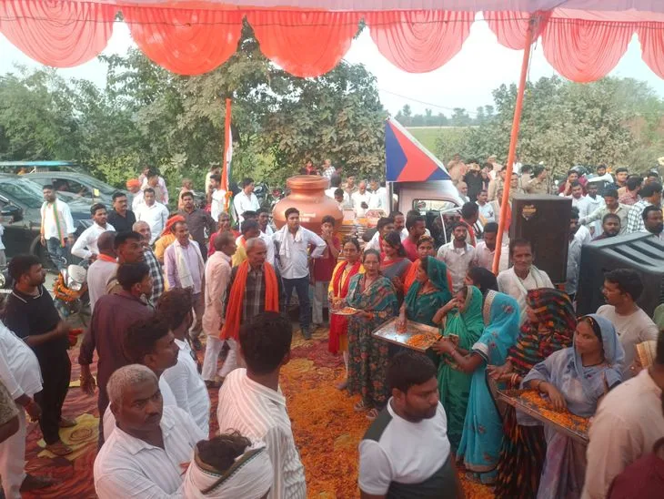 वडनगर से वाराणसी सेवा यात्रा का महसी में भव्य स्वागत, पीएम मोदी के 25 साल पूरे होने पर निकली यात्रा