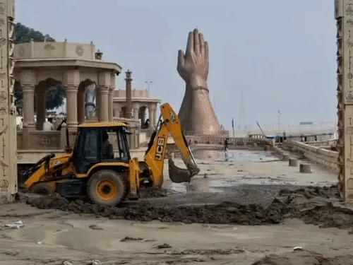 गंगा का जलस्तर घटते ही एक्शन में वाराणसी नगर निगम: 85 घाटों पर सिल्ट हटाने का मेगा प्लान, अफसरों को मिली कम...