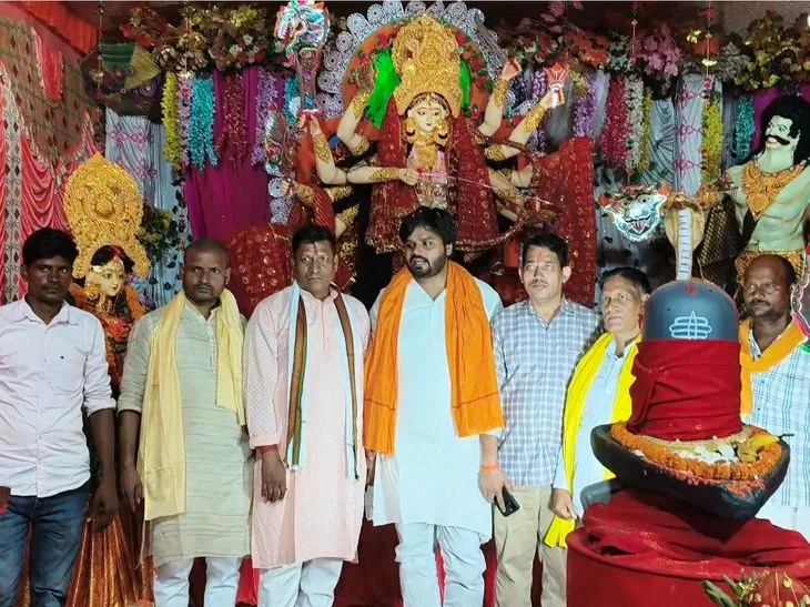 बनारस के कलाकारों ने मन मोहा, उमड़ी श्रद्धालुओं की भीड़