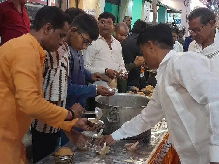 काशी व्यापार मंडल दशहरा पर करेगा भंडारा और प्रसाद वितरण: इंग्लिशिया लाइन में होगा आयोजन, भक्तों से शामिल हो...