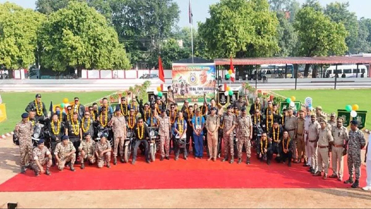 'एक भारत, श्रेष्ठ भारत' का संदेश लेकर वाराणसी पहुँची सीआरपीएफ की मोटर बाइक रैली