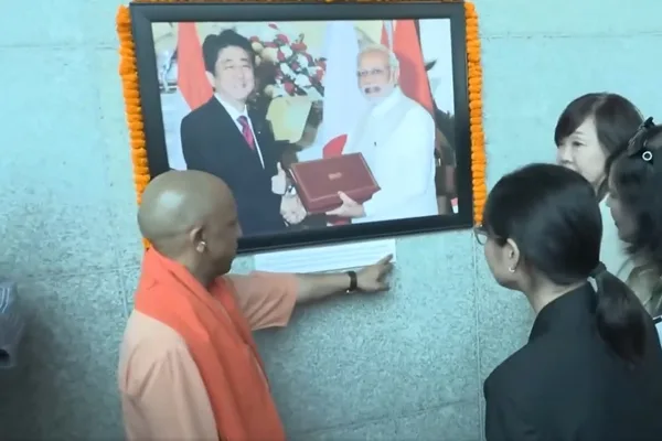 वाराणसी में खुला आबे मेमोरियल कॉरिडोर: योगी ने कहा भारत–जापान की दोस्ती सिर्फ राजनयिक नहीं, आत्मीयता और भरोसे की दोस्ती है; आकी आबे हुईं भावुक