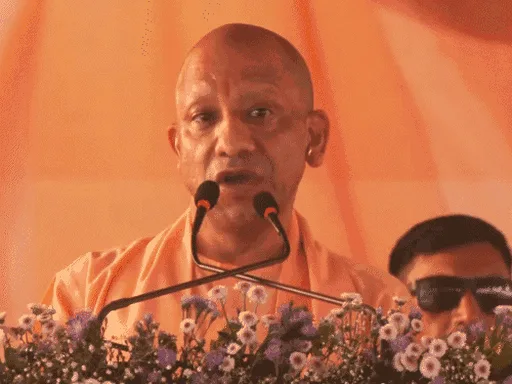 'सपा को माफिया की कब्र पर आंसू बहाने की फिक्र': वाराणसी में शिक्षक-स्नातक महासम्मेलन में सीएम का हमला; बोले...