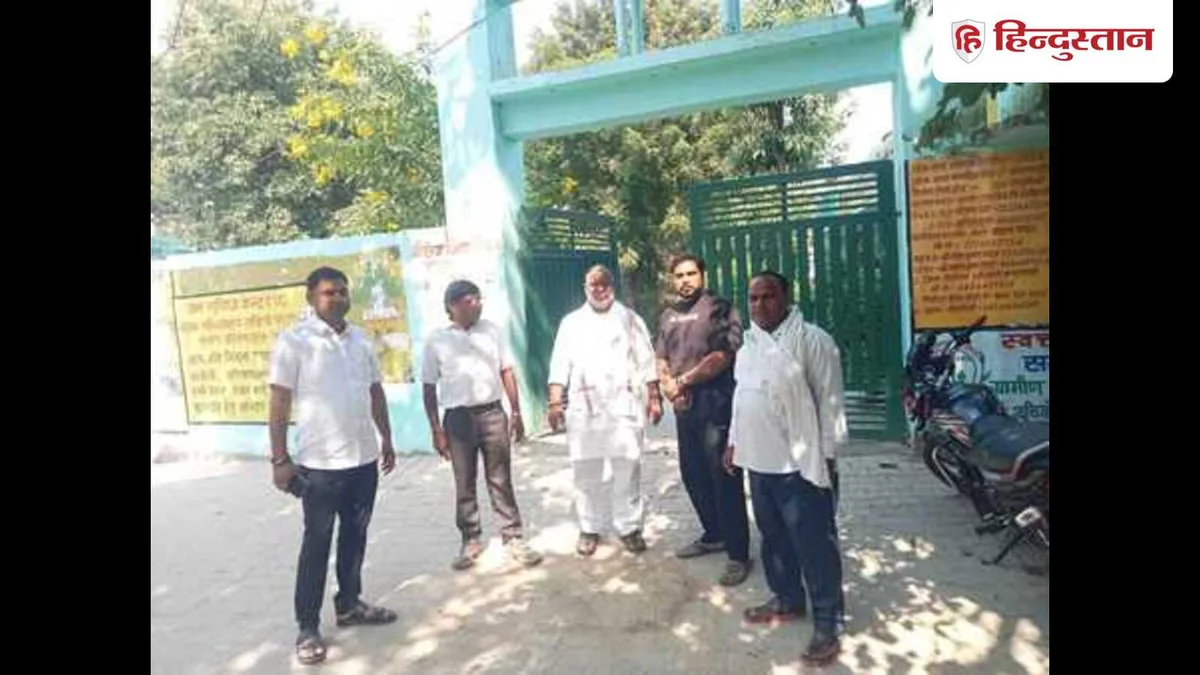मंत्री हंसराज विश्वकर्मा ने रामपुर लठियां बूथ का किया निरीक्षण